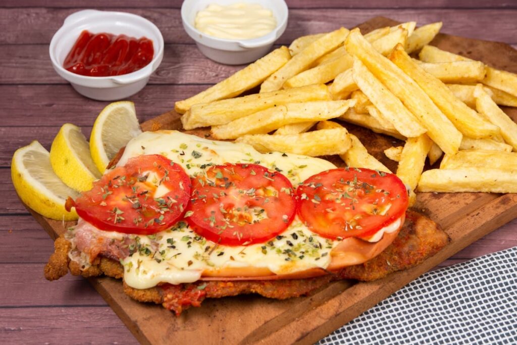 napolitana con papas fritas
